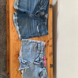 Two pairs of denim, Levi’s and Tinseltown!